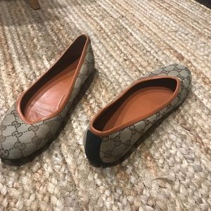 Gucci logo flats
